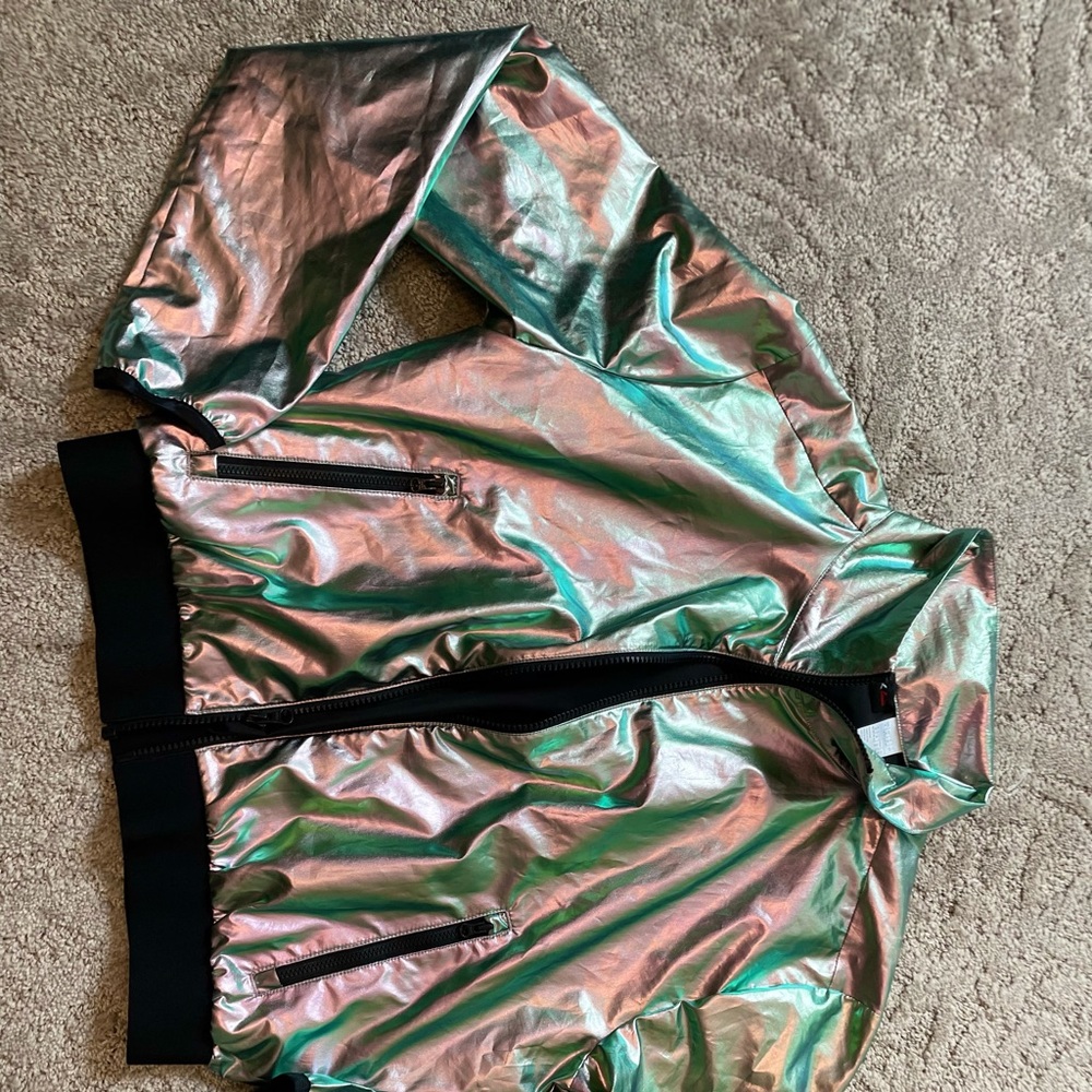 Holographic jacket